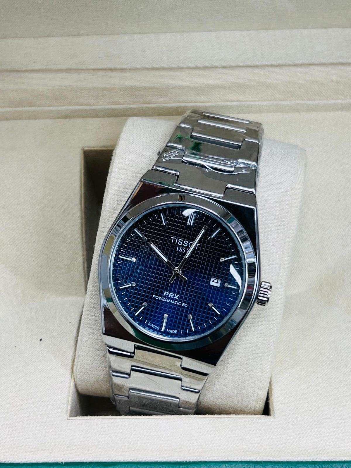 Why Choose An Analog Watches?