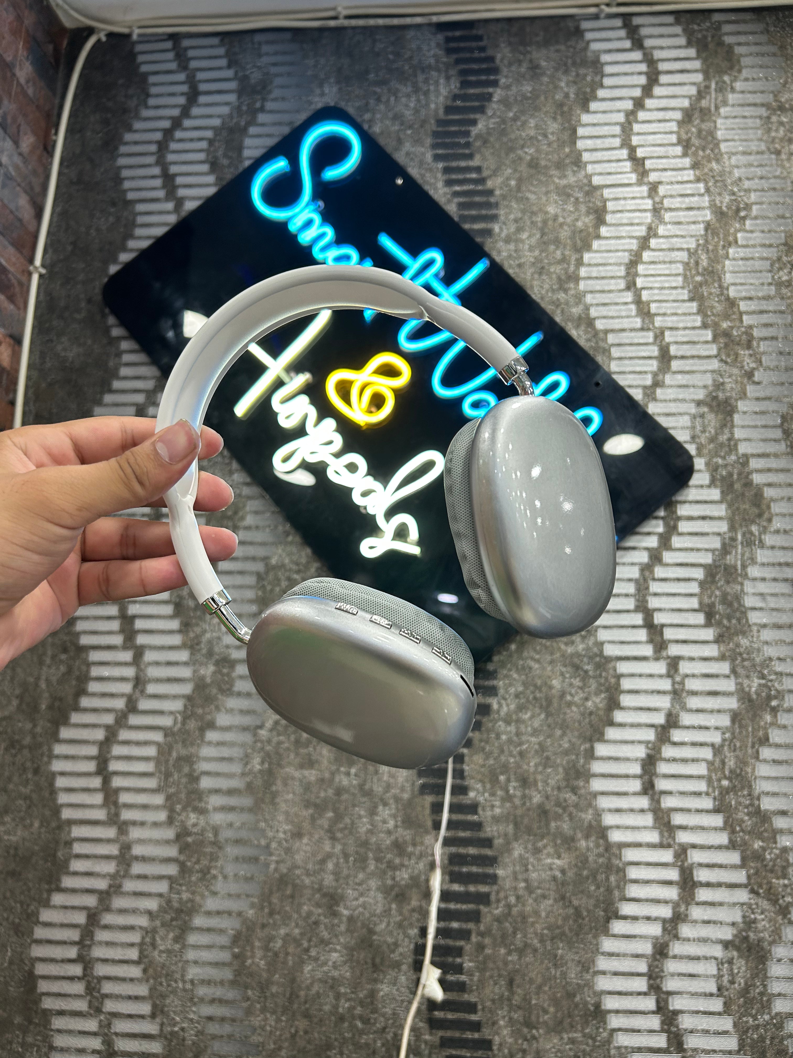 P9 HEADPHONES